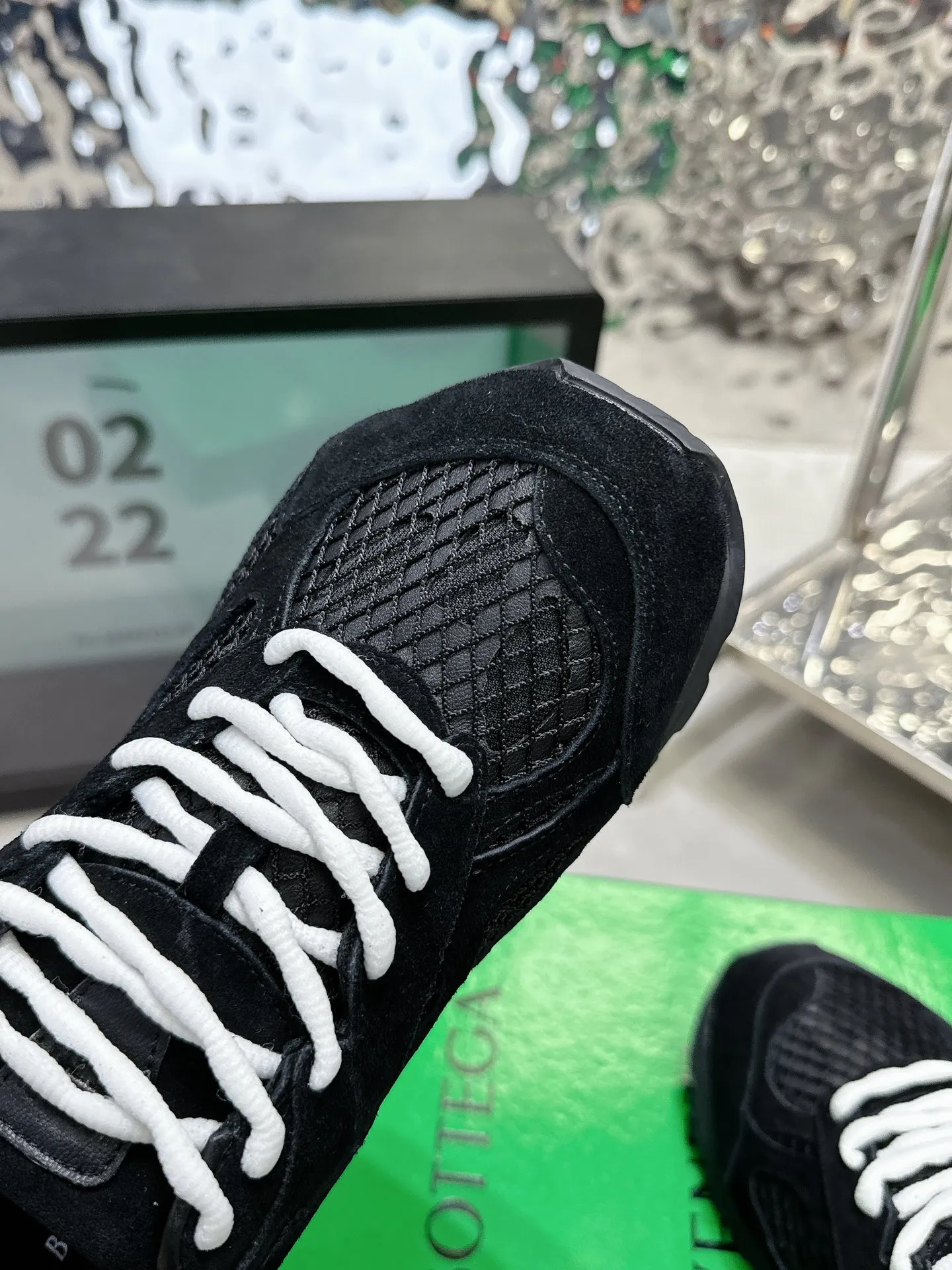 👟👟Ex-factory price 560👟👟 Men ➕20 💰𝐁𝐨𝐭𝐭𝐞𝐠𝐚 𝐕𝐞𝐧𝐞𝐭𝐚 Bodie Home Couple Style 👫BV Sports Shoes Wang Yibo Same Style Casual shoes for couples and dad shoes! Runner sneakers! Original purchase and development! Made of original lightweight technical mesh fabric, the same as the original version! The process is complicated! Paired with a geometric pattern designed rubber outsole, the higher version of the Wang Zha series is actually much taller, but the legs still look slim. Very nice. Durable and durable to play with, standard and version-matching shoe-packing technology. Look for high-end versions. The original outsole is exclusively molded, and the color-blocked TPU outsole is used. The material and weight are the same as the original! Size: Women’s size 35-41 (40 and 41 customized, non-refundable) Men’s size 39-45 (45 customized, non-refundable)